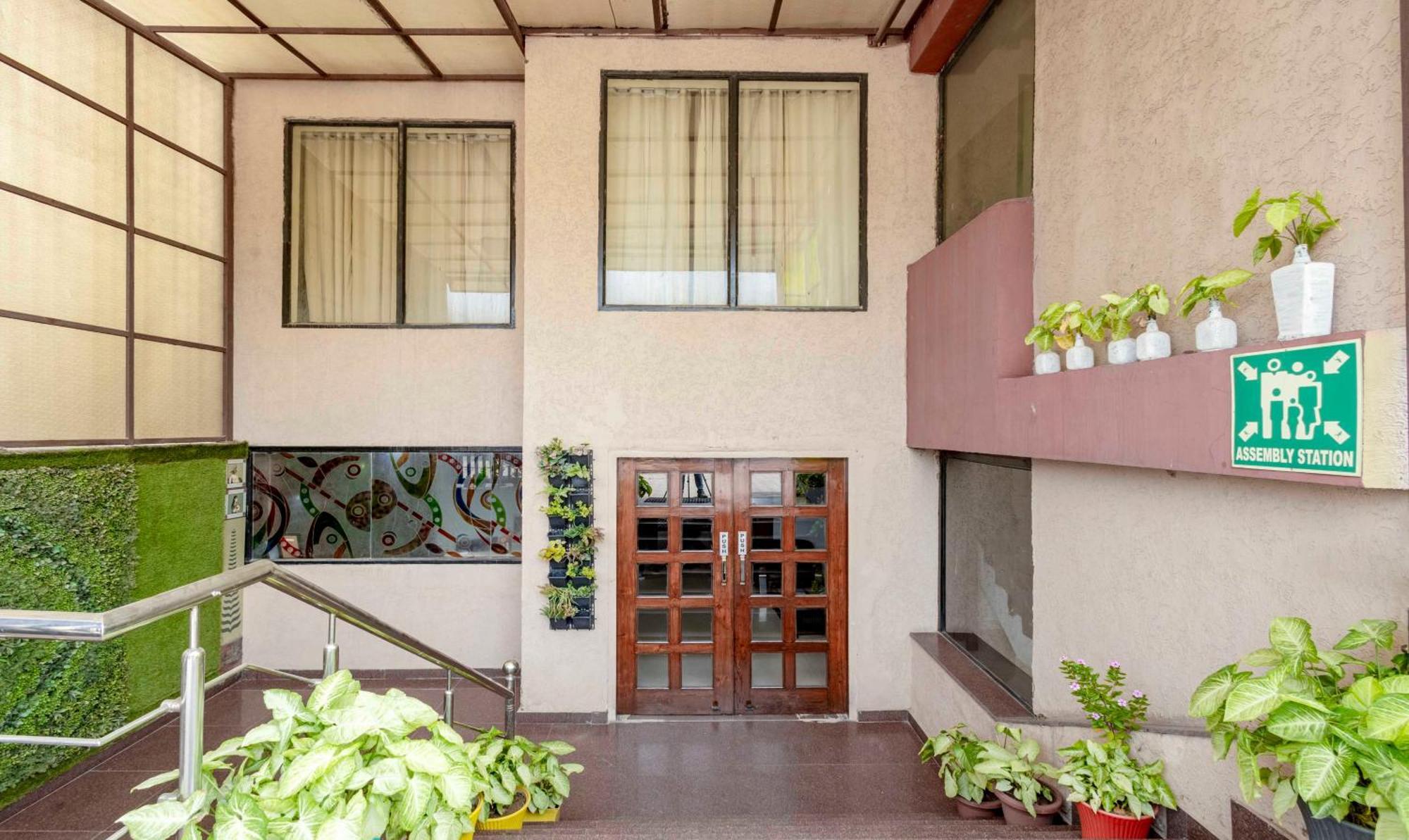 Treebo Maurice Hotel Baddi Екстериор снимка