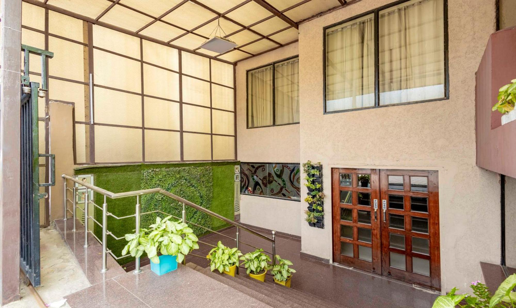 Treebo Maurice Hotel Baddi Екстериор снимка