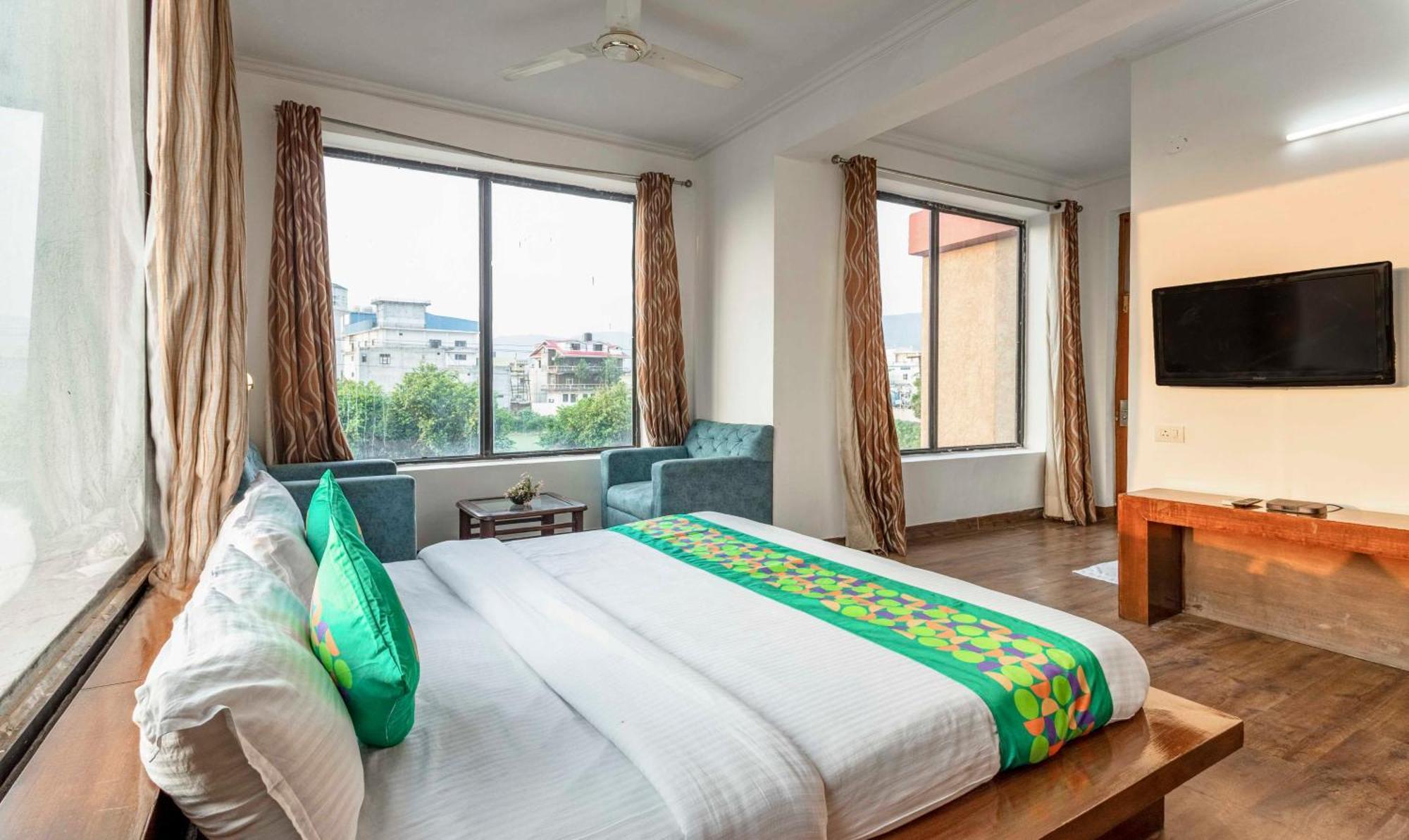Treebo Maurice Hotel Baddi Екстериор снимка